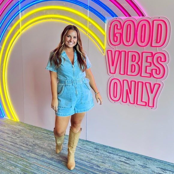 Meet your Posher, Danielle - Picture 1 of 1